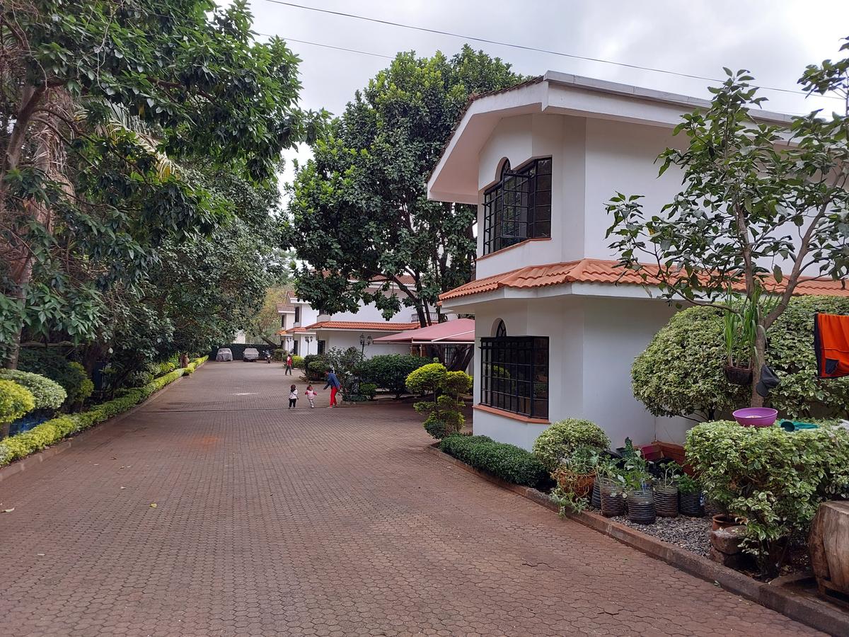 5 Bed Villa with En Suite at Jacaranda Avenue - 1