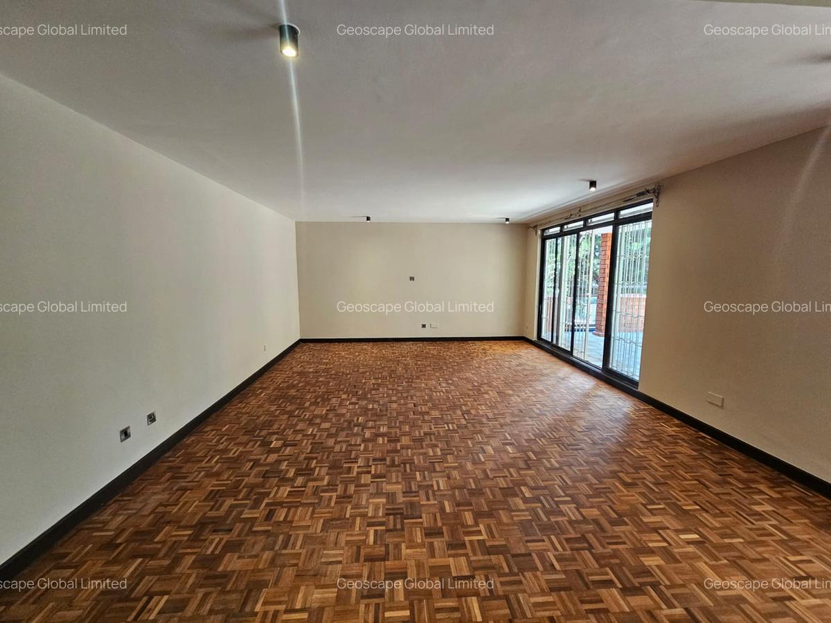 5 Bed House with En Suite in Spring Valley - 5