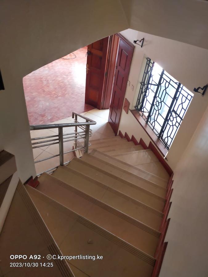 5 Bed Townhouse with En Suite in Lavington - 9