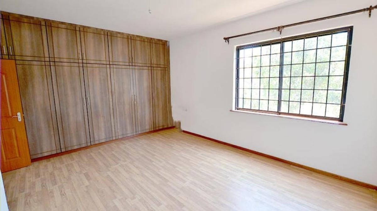 3 Bed Apartment with En Suite at Riverside Drive - 11