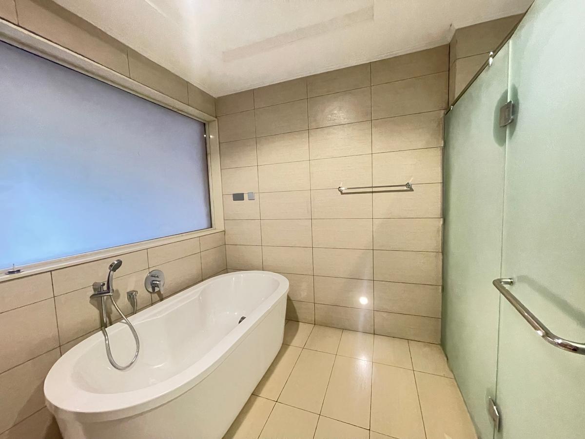 5 Bed Townhouse with En Suite in Lavington - 6