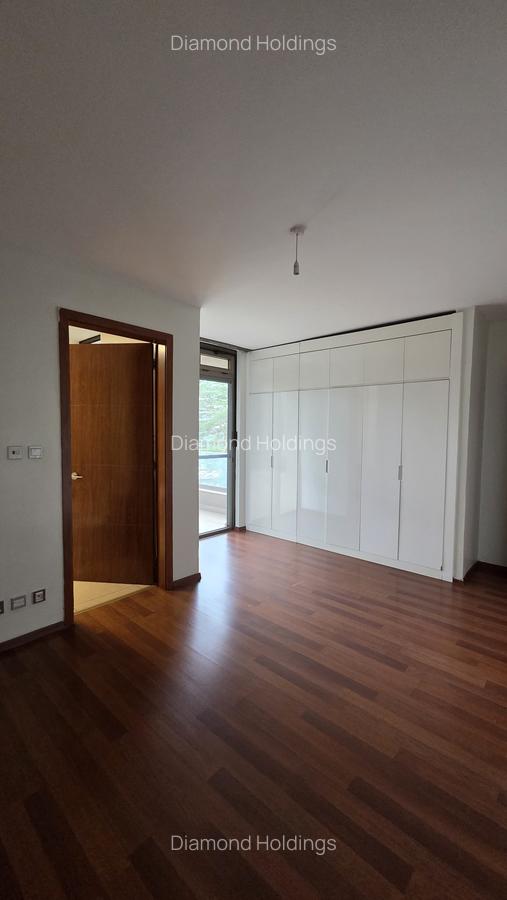 3 Bed Apartment with En Suite at Parklands - 7