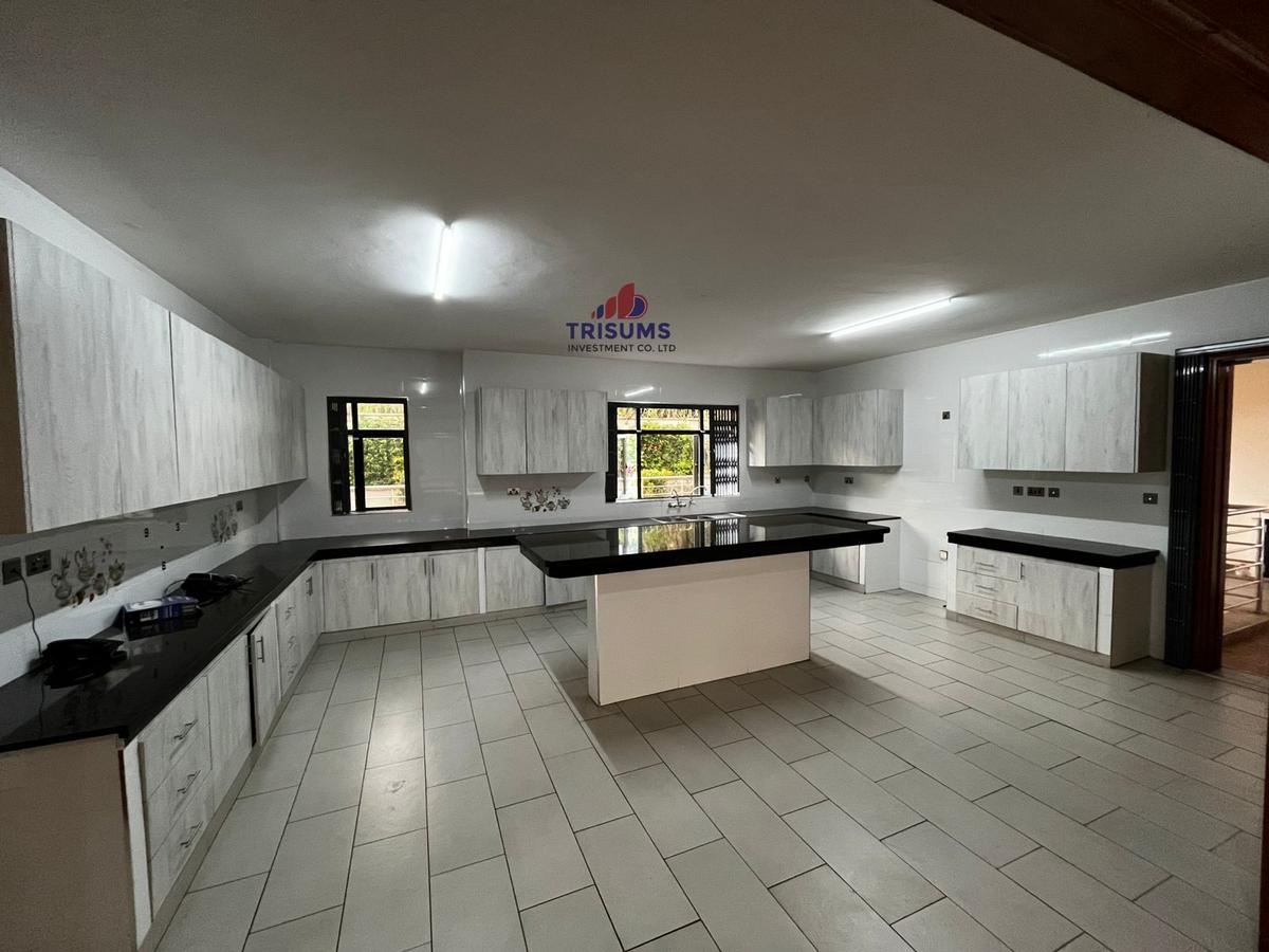 5 Bed Townhouse with En Suite in Westlands Area - 4