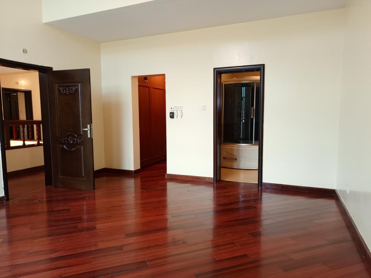 5 Bed Townhouse with En Suite in Lavington - 9