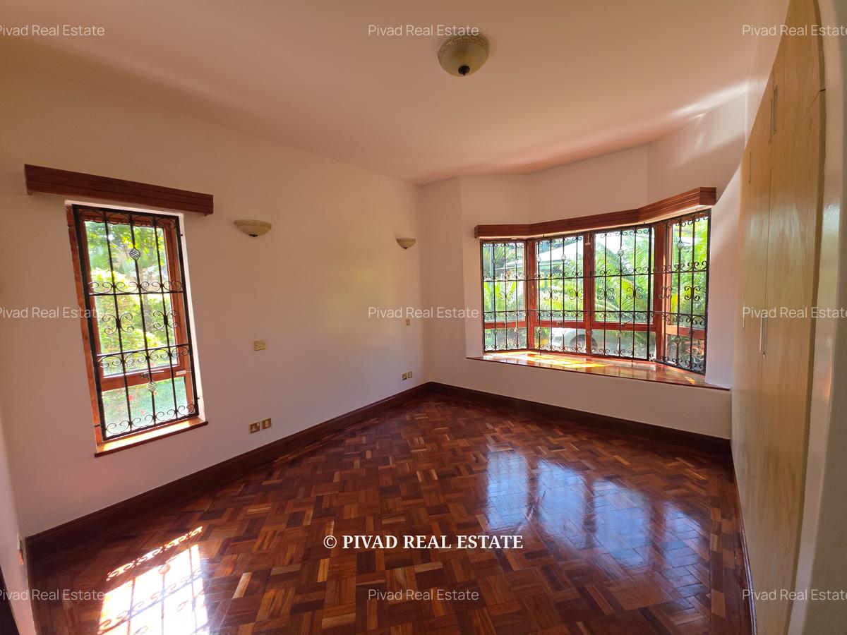 5 Bed House with Swimming Pool in Runda - 11