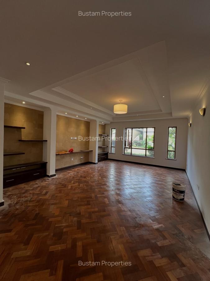 5 Bed Townhouse with En Suite in Lavington - 4