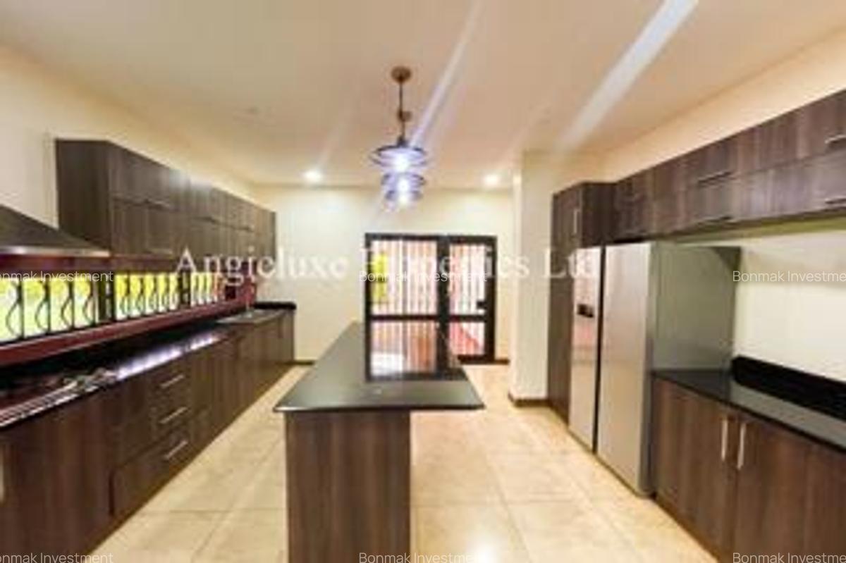 4 Bed Townhouse with En Suite at Runda Mumwe - 8