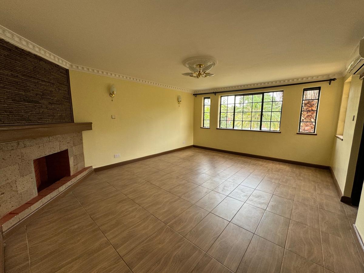 5 Bed Townhouse with En Suite in Lavington - 2