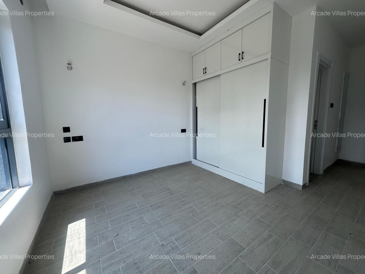 2 Bed Apartment with En Suite in Lavington - 7