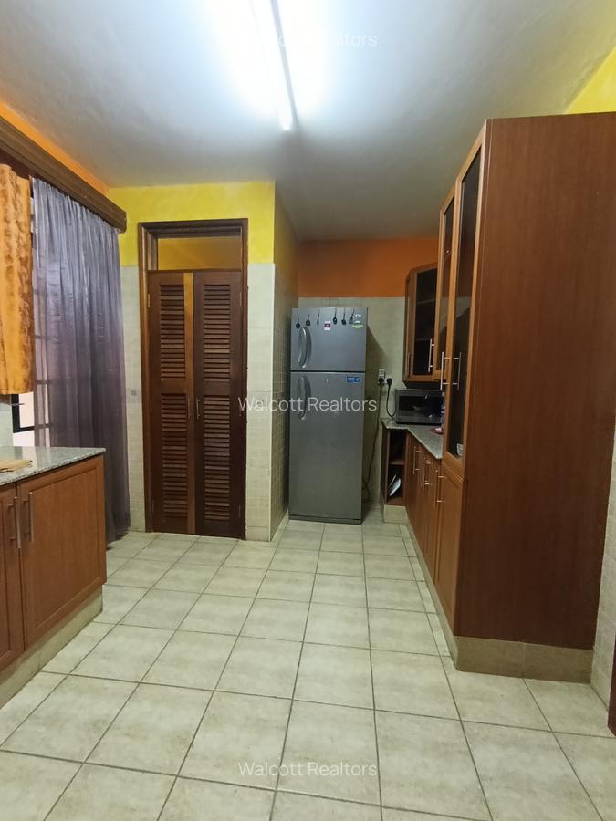 3 Bed Apartment with En Suite in Lavington - 5