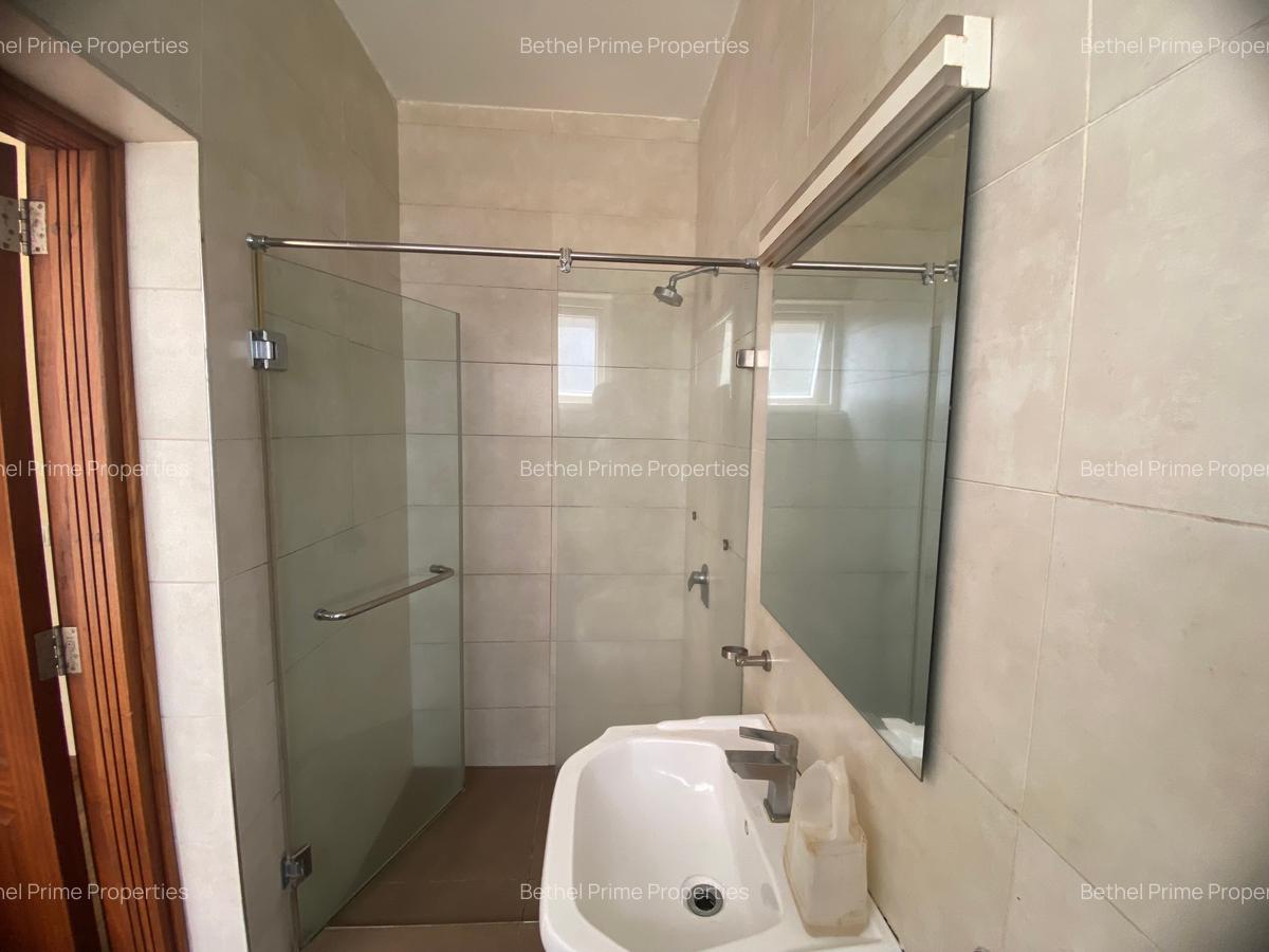 4 Bed Apartment with En Suite in Parklands - 12