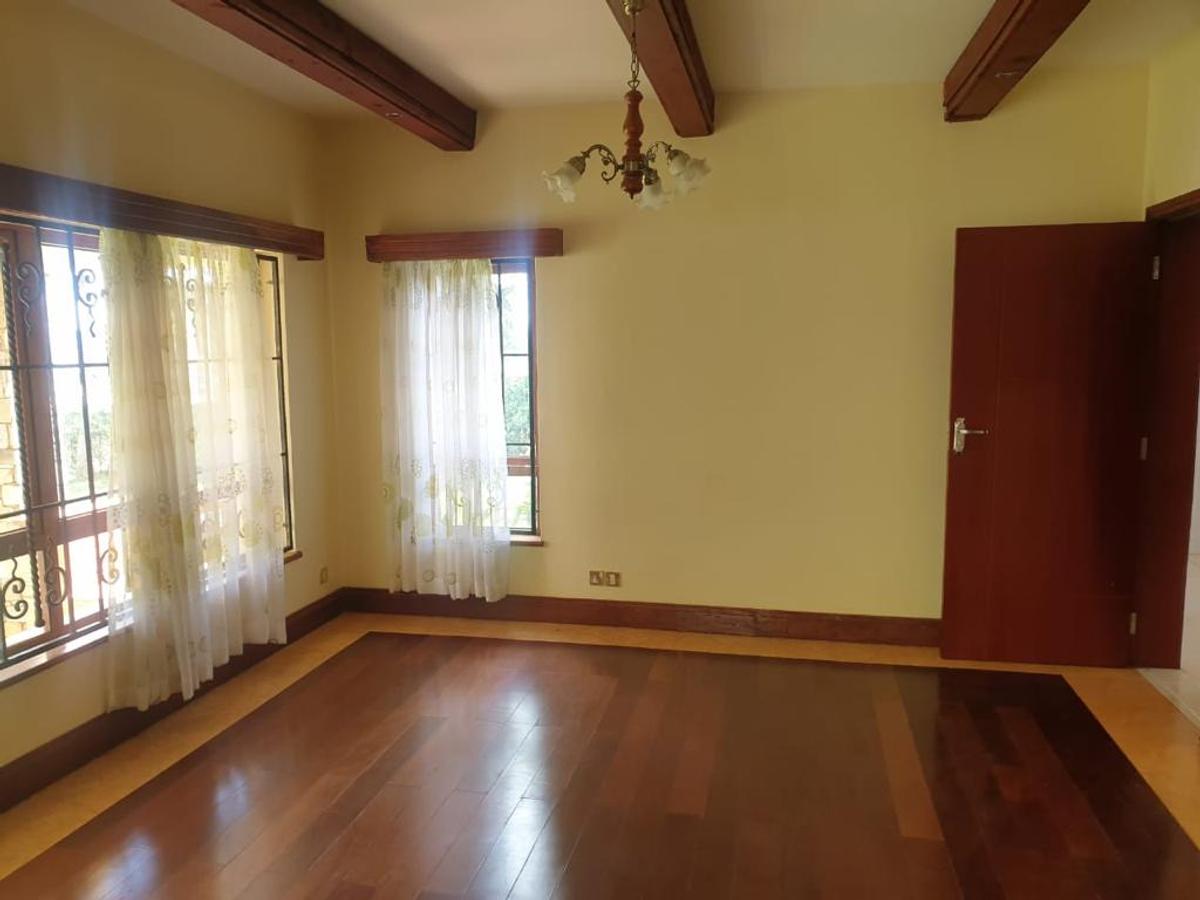 5 Bed House with En Suite in Runda - 9