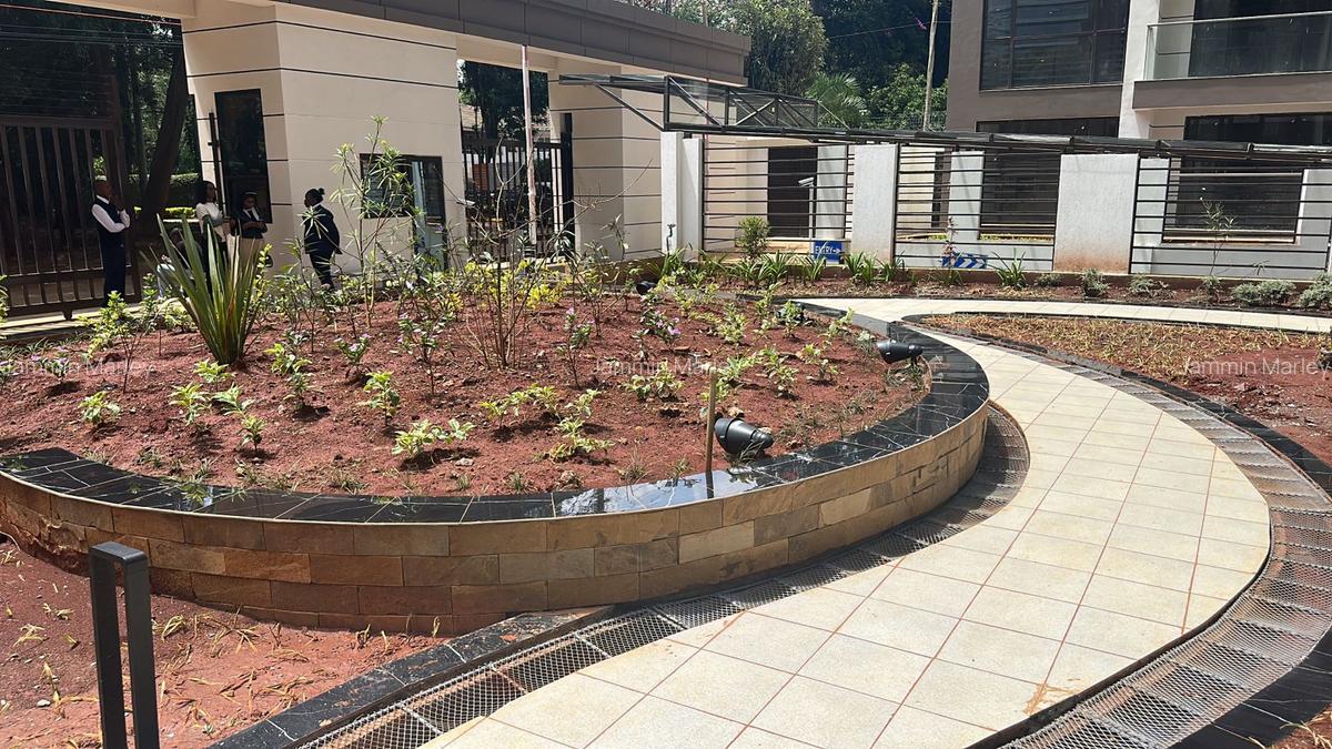 3 Bed Apartment with En Suite at Riverside Drive - 16