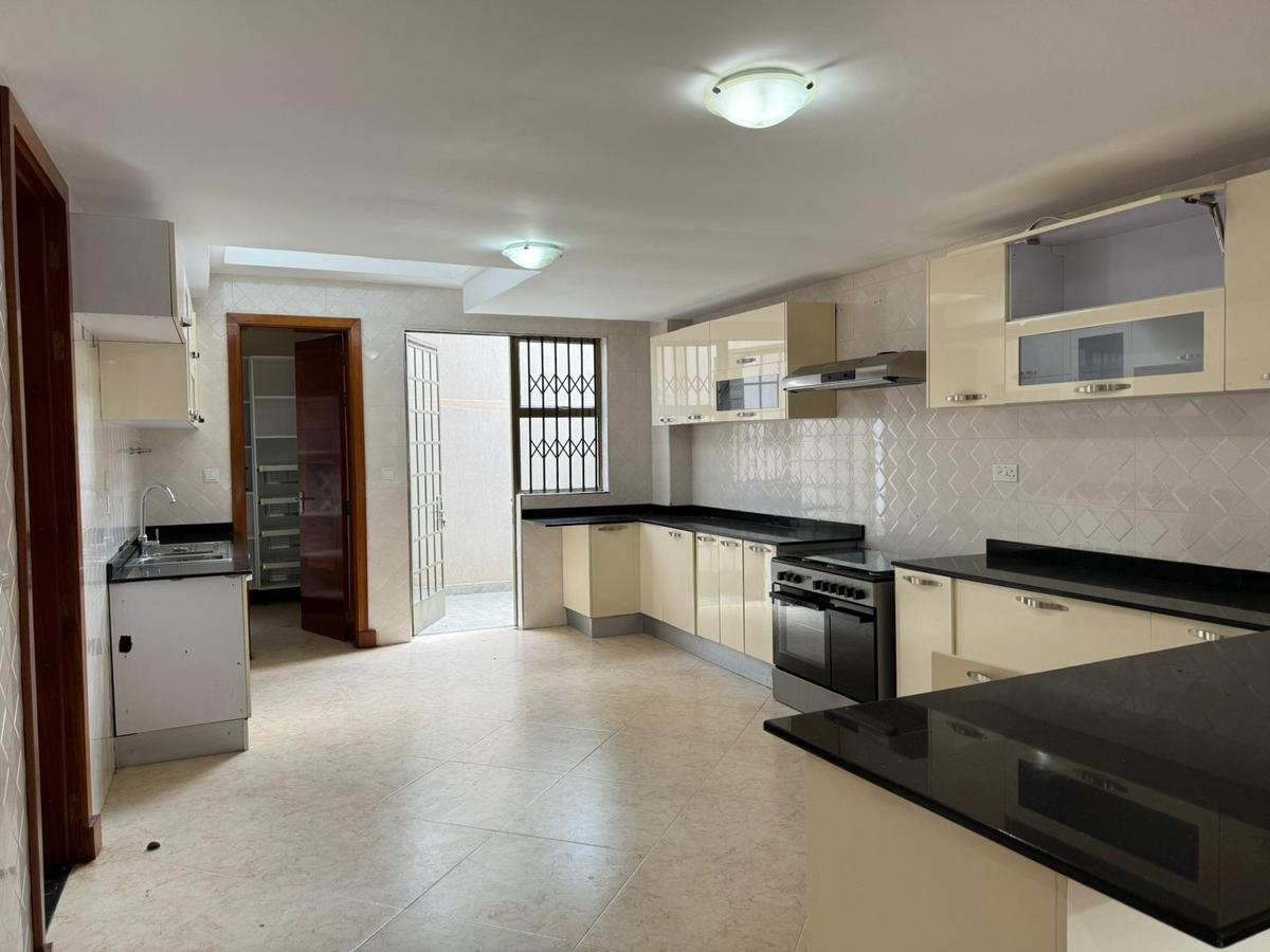 5 Bed Townhouse with En Suite in Lavington - 15