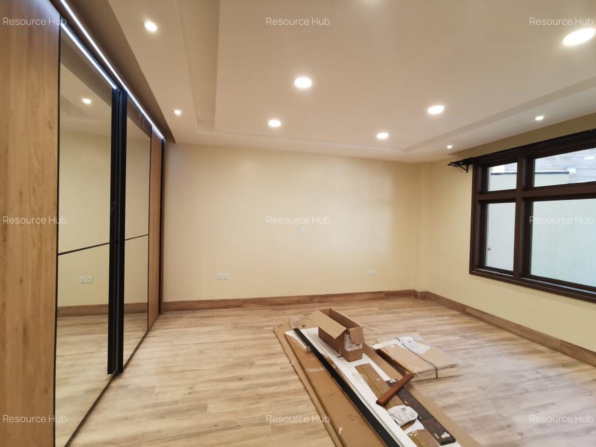 1 Bed Townhouse with Garden at Off Brook House Drive - 11