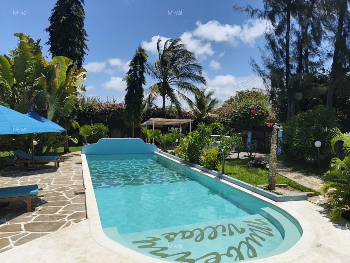 3 Bed Villa with En Suite at Casuarina - 4