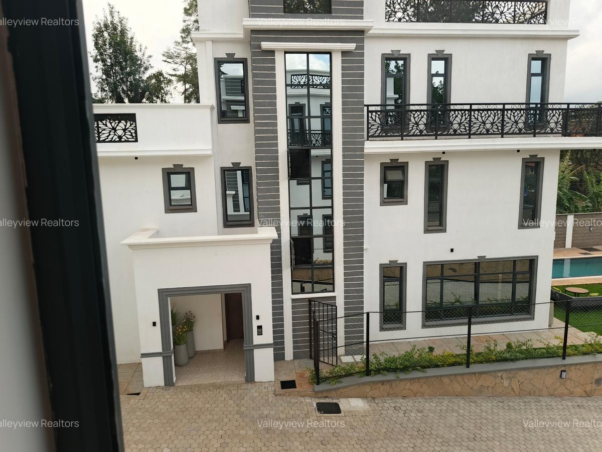5 Bed Townhouse with En Suite at Lavington - 5