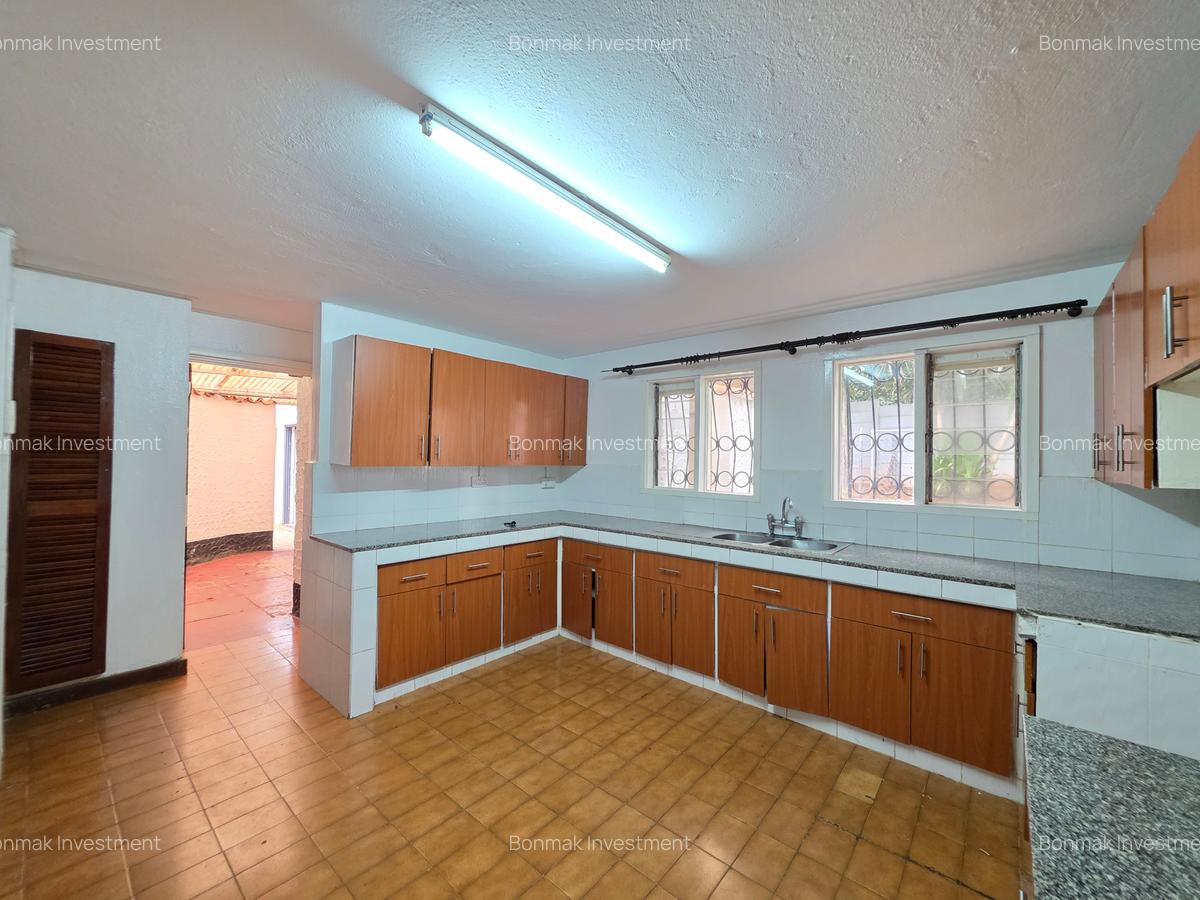 4 Bed House with En Suite at Lakeview Estate. - 18