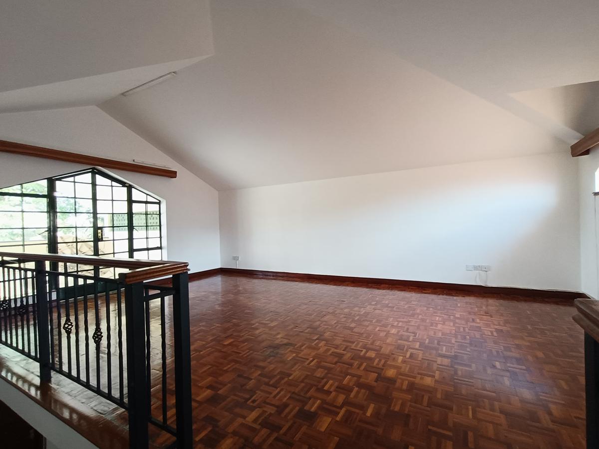 5 Bed Townhouse with En Suite in Spring Valley - 10