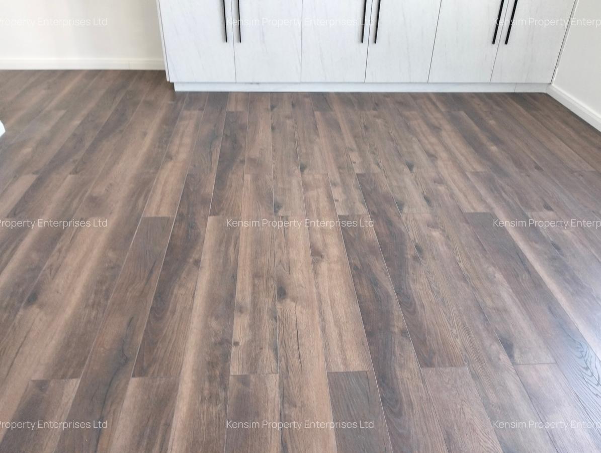 5 Bed Townhouse with En Suite in Lavington - 12