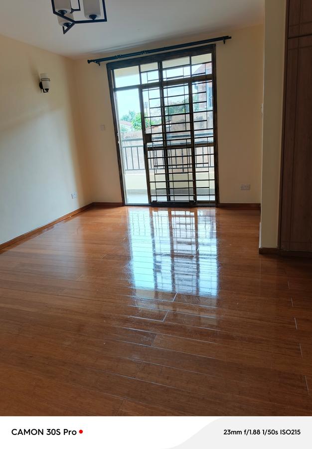 5 Bed Townhouse with En Suite at Lavington - 6