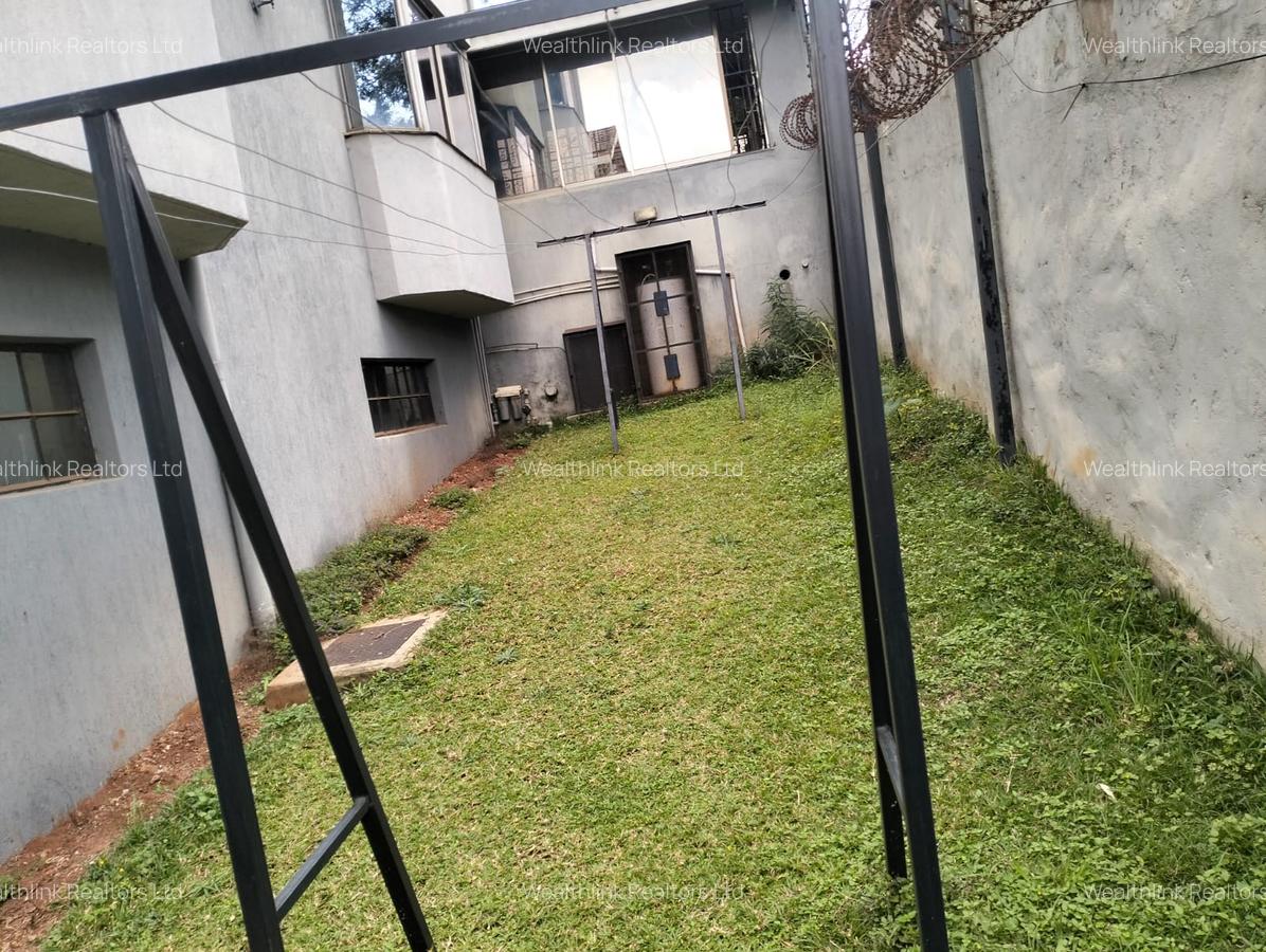 5 Bed Townhouse with En Suite at Westlands - 17