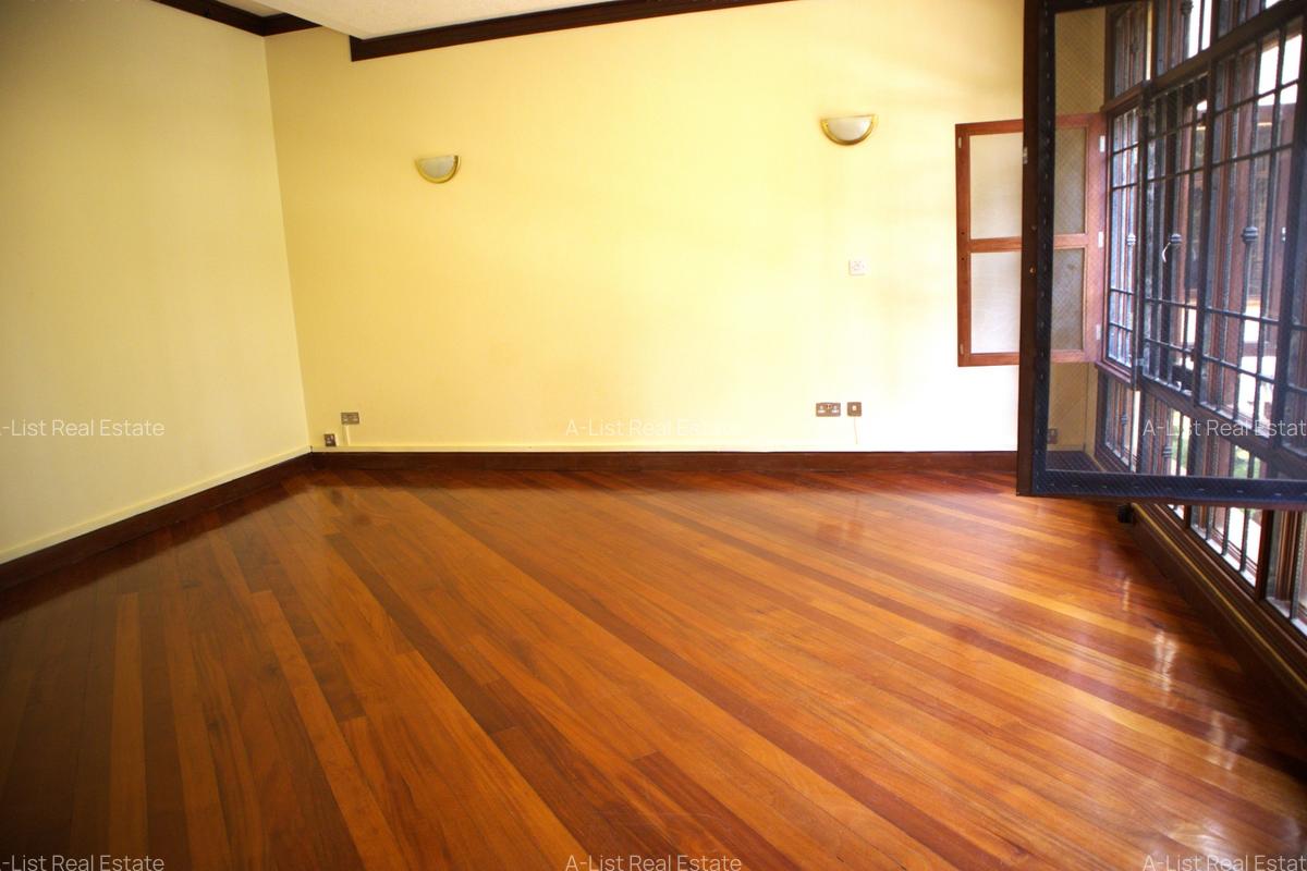 3 Bed House with En Suite at Hillview - 15