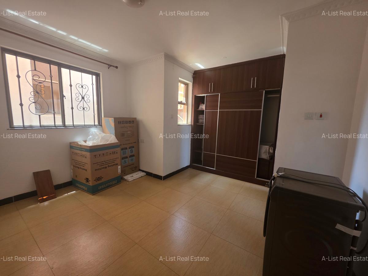 5 Bed Villa with En Suite at Chalbi Road - 19