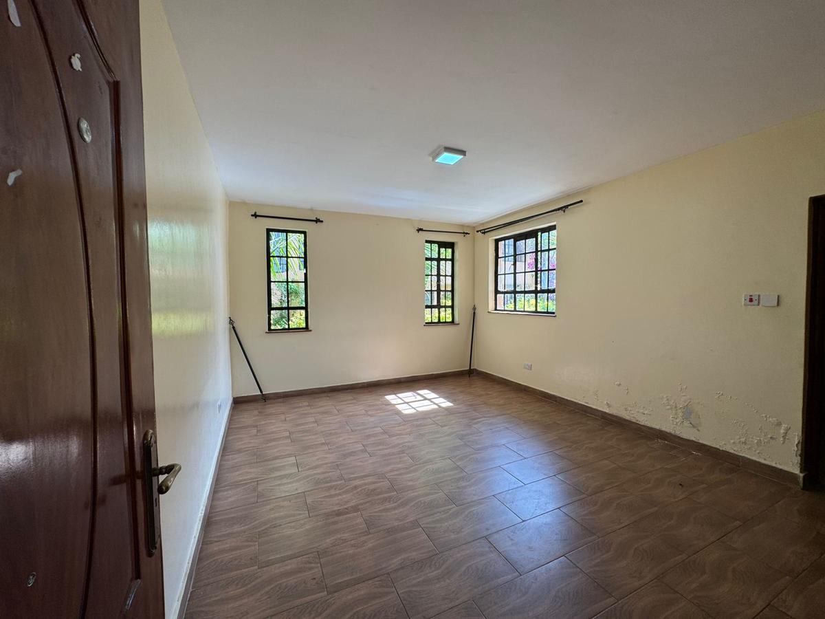 4 Bed Townhouse with En Suite in Kyuna - 11