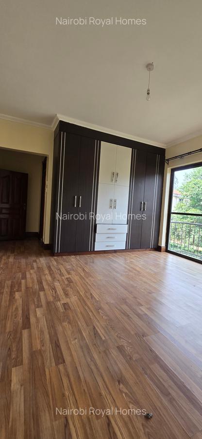 5 Bed Townhouse with En Suite at Grovelia Grove - 11