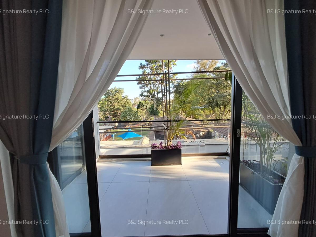 5 Bed Townhouse with En Suite in Lavington - 2