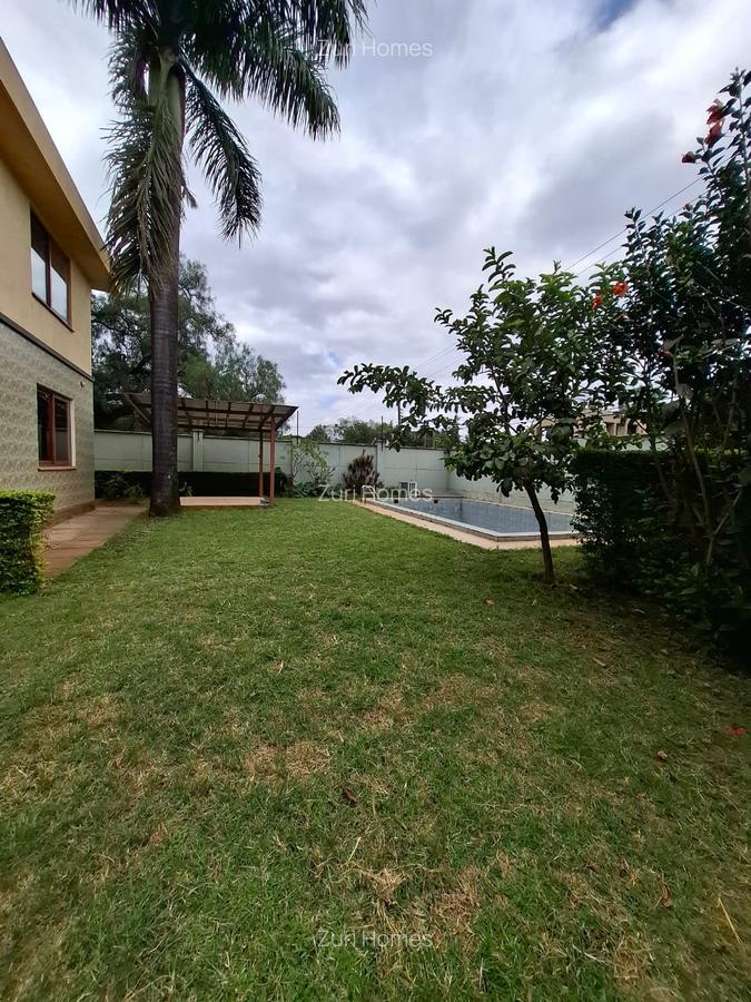5 Bed Townhouse with En Suite in Lavington - 2