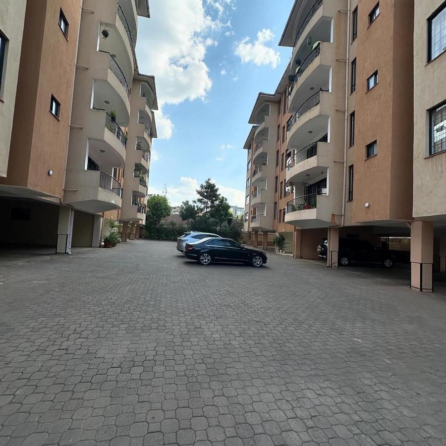 4 Bed Apartment with En Suite in Brookside - 1