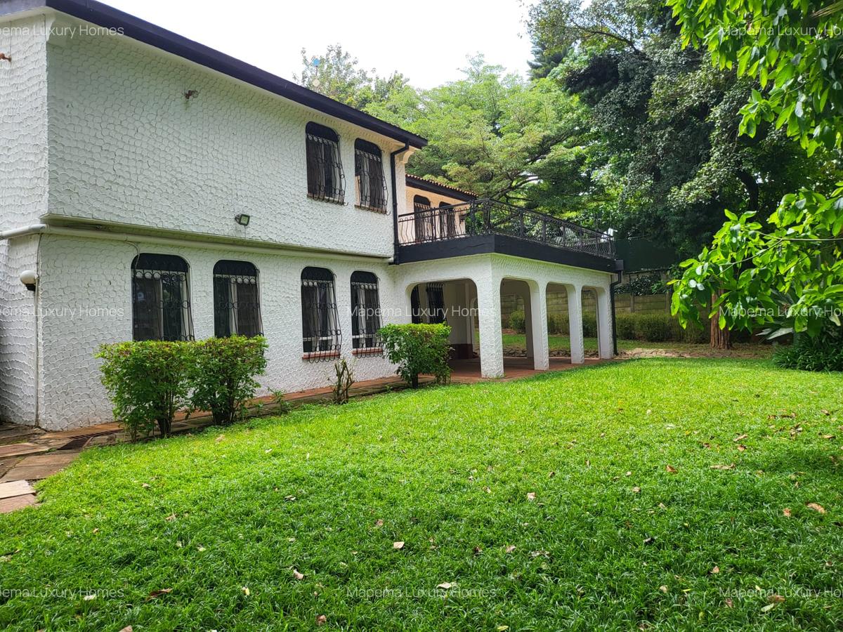 4 Bed House with En Suite at Hill View - 1