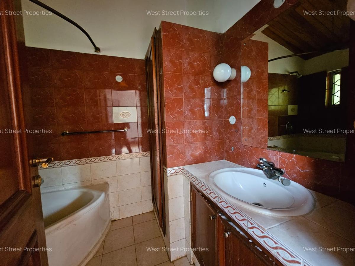 5 Bed Townhouse with En Suite at Kilimani - 6