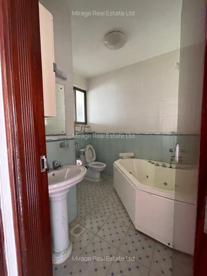 4 Bed Apartment with Swimming Pool in Riverside - 14