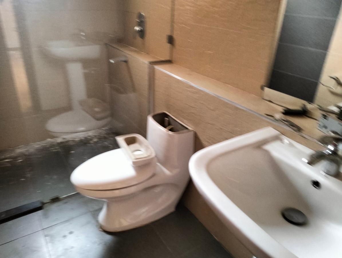 5 Bed Townhouse with En Suite in Westlands Area - 15