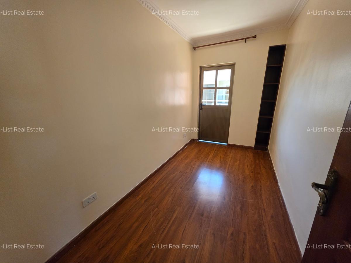 5 Bed Villa with En Suite at Chalbi Road - 5