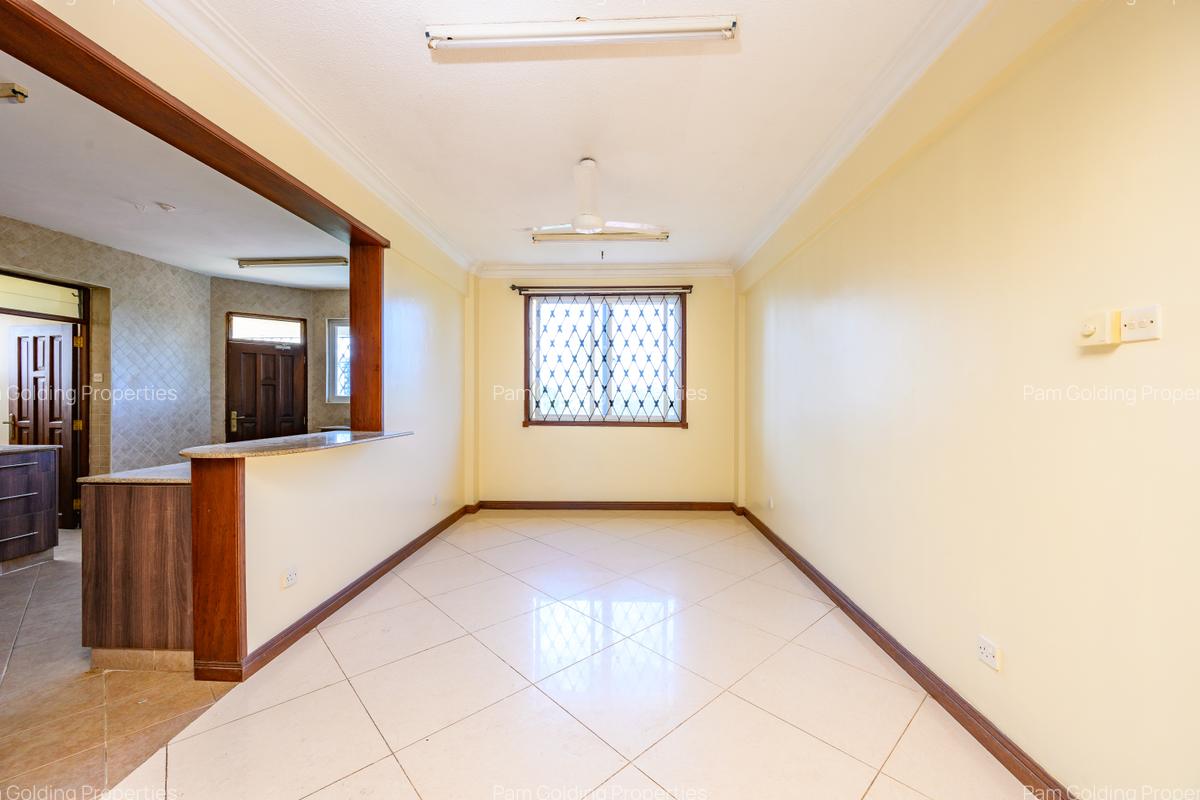 3 Bed Apartment with En Suite at Oceanic Road - 3