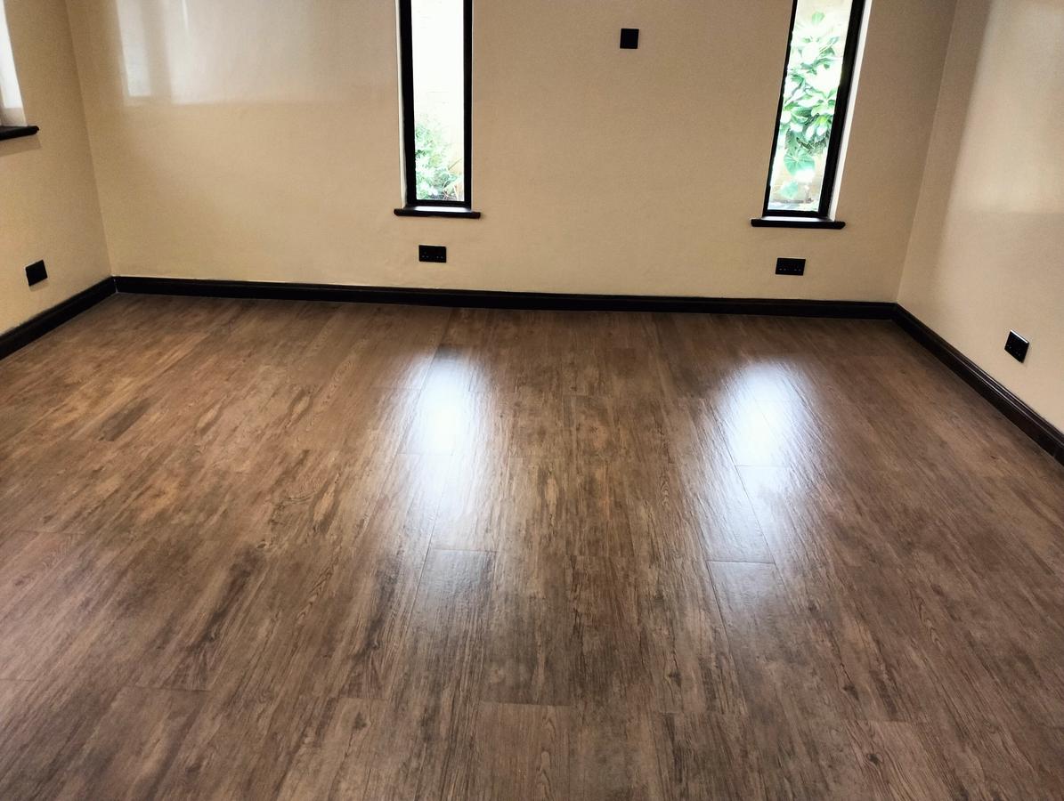 5 Bed Townhouse with En Suite in Lavington - 6
