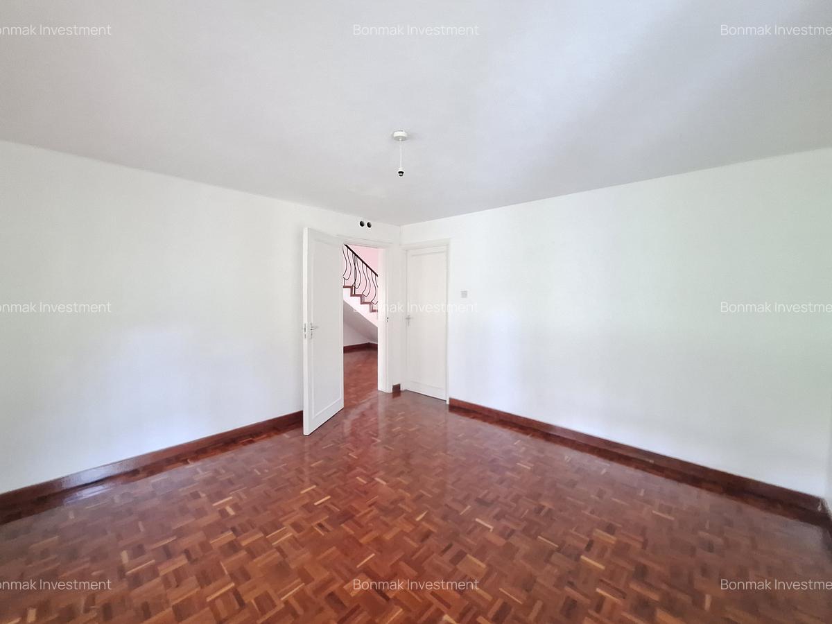 4 Bed House with En Suite at Hill View Close - 15