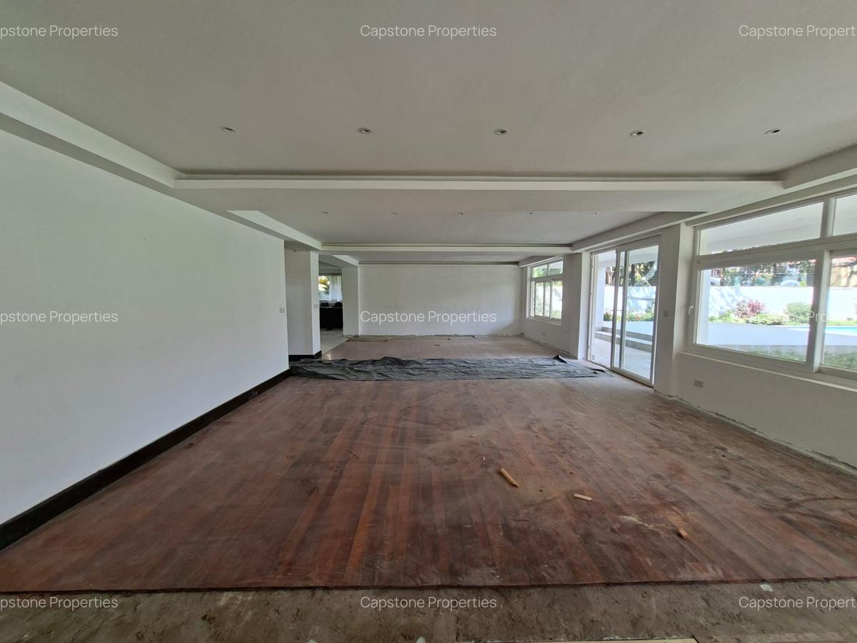 5 Bed House with En Suite in Runda - 12