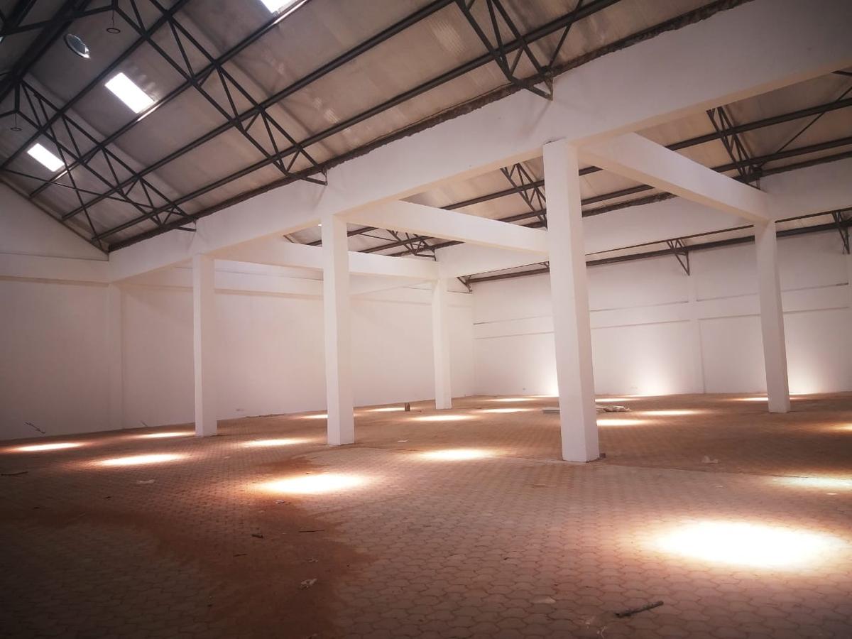 7,810 ft² Warehouse with Service Charge Included at Eastern Bypass - 3