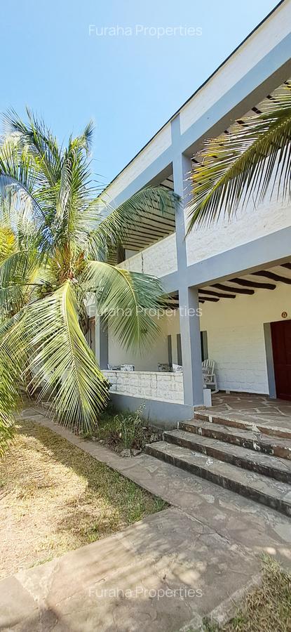 Serviced 2 Bed Apartment with Swimming Pool at Beach Road - 9