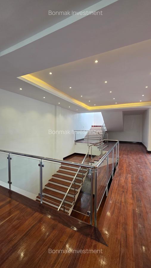 4 Bed House with En Suite at Old Runda - 15