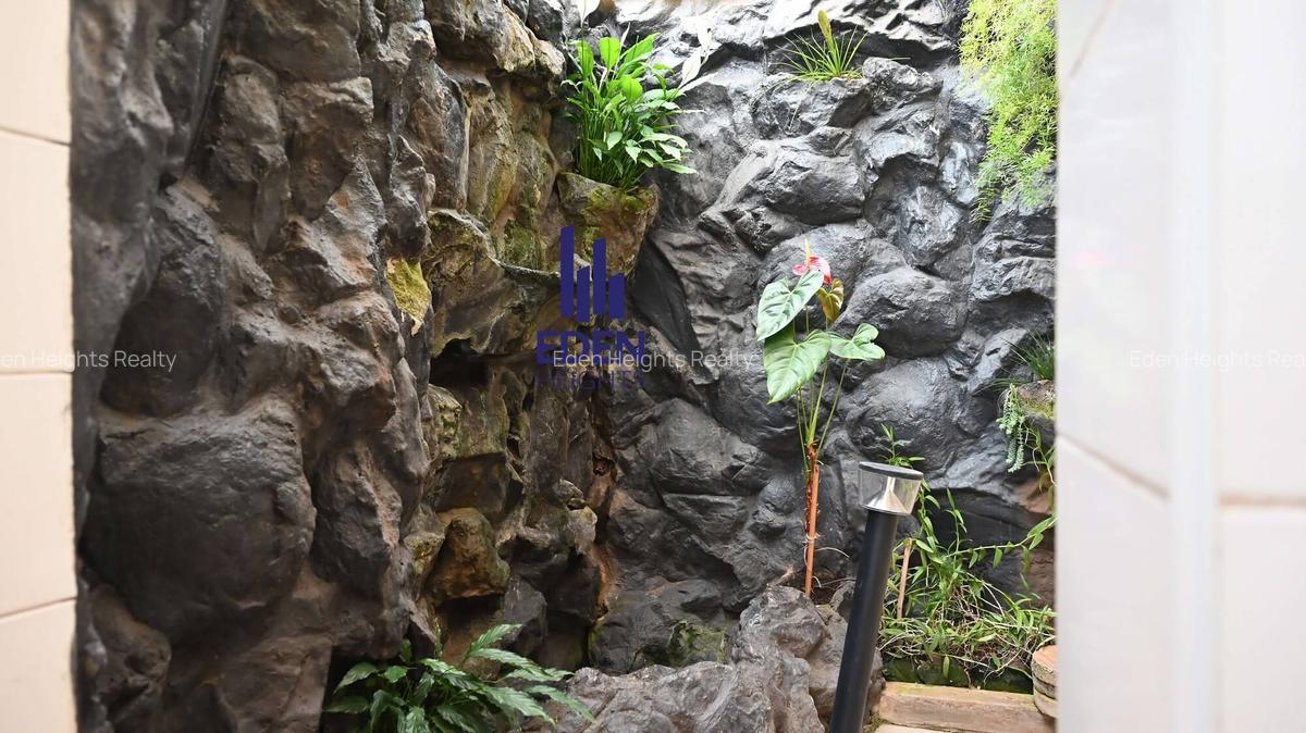 5 Bed Townhouse with En Suite in General Mathenge - 6