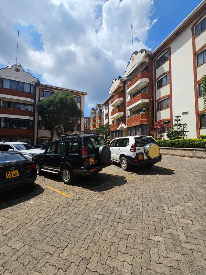 3 Bed Apartment with En Suite at Lavington - 19