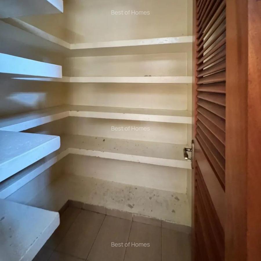 5 Bed Townhouse with En Suite in Lavington - 9