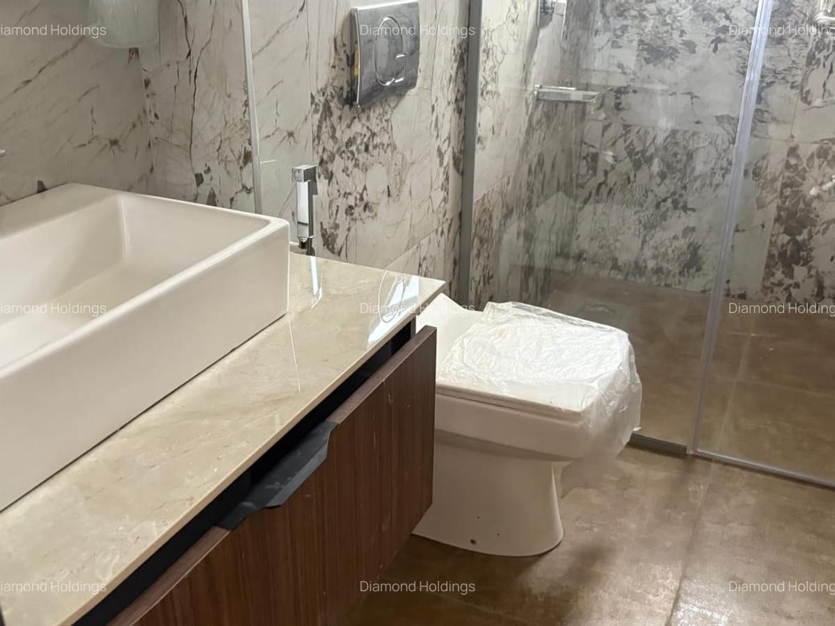 Serviced 2 Bed Apartment with En Suite at Brookside - 4