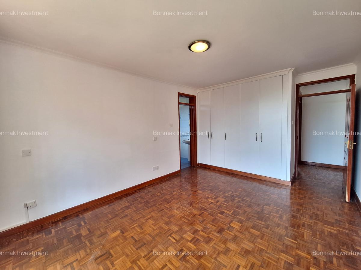 4 Bed Townhouse with En Suite at Rossylin Heights - 14